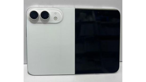 Dummy iPhone Fold. (X/onnyDickson)