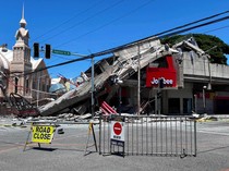 Gempa M 7,8 Guncang Filipina, Bangunan Ambruk