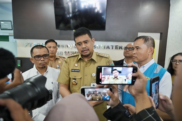 Gubernur Sumatera Utara Muhammad Bobby Afif Nasution meminta PT PLN bertanggung jawab atas dampak pemadaman listrik bergilir yang dinilai merugikan masyarakat.