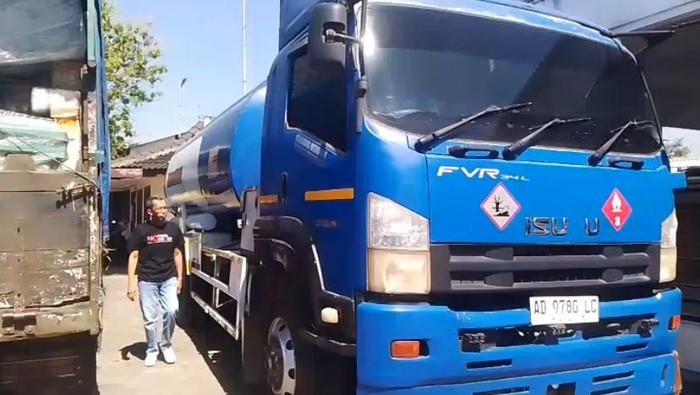 Gudang di Jember disegel diduga selewengkan BBM subsidi