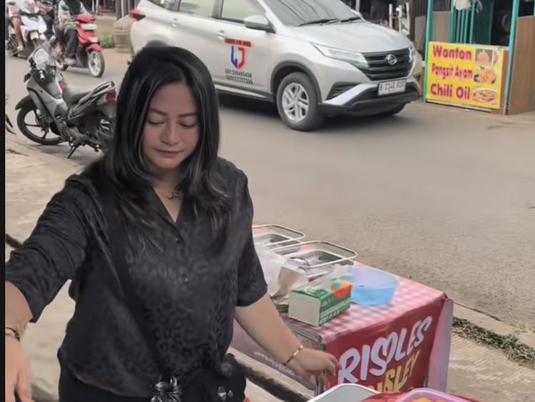 Jualan Risol di Pinggir Jalan, Jelita Bahar Gak Harapkan Warisan