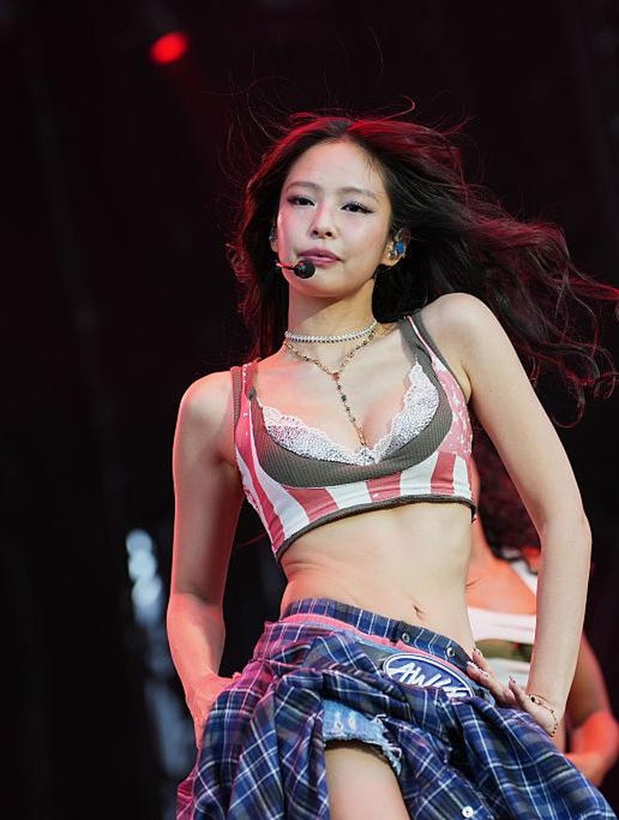 Penampilan Jennie BLACKPINK sebagai headliner di Governors Ball Music Festival 2026.