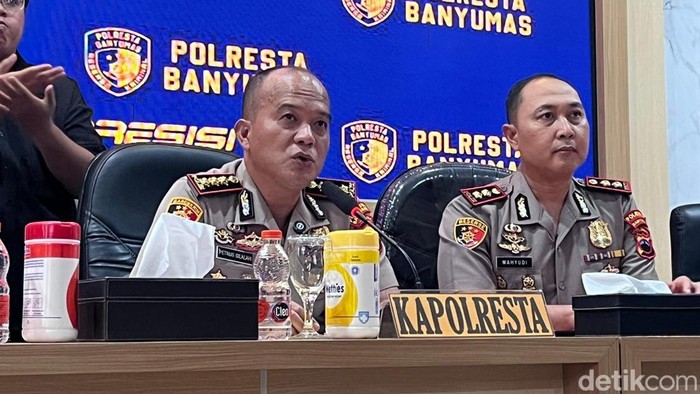 Kapolresta Banyumas, Kombes Petrus Silalahi saat memberikan keterangan kepada wartawan, Senin (8/6/2026).