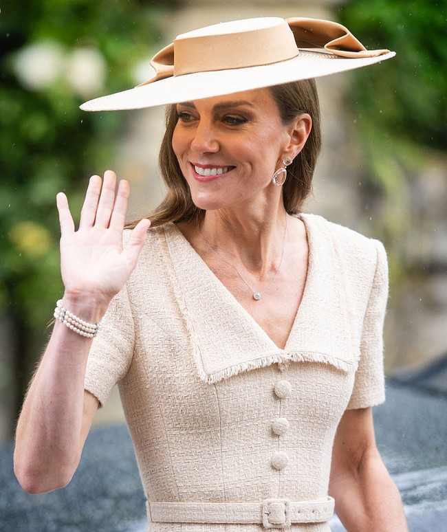 Putri Wales Kate Middleton diperkirakan memiliki kekayaan bersih sebesar US$ 50 juta atau sekitar Rp 890 miliar. Fakta menariknya, sang putri memiliki tiara favorit yang nilainya ditaksir bernilai mencapai US$ 4 juta. Foto: Samir Hussein/WireImage/Samir Hussein