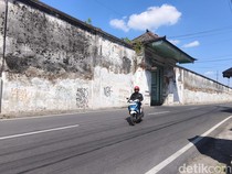 Duh! Benteng Keraton Solo Penuh Coretan Vandalisme
