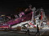 Malam Mencekam di Filipina, Warga Menatap Ngeri Reruntuhan Kota