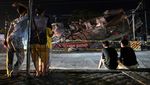 Malam Mencekam di Filipina, Warga Menatap Ngeri Reruntuhan Kota