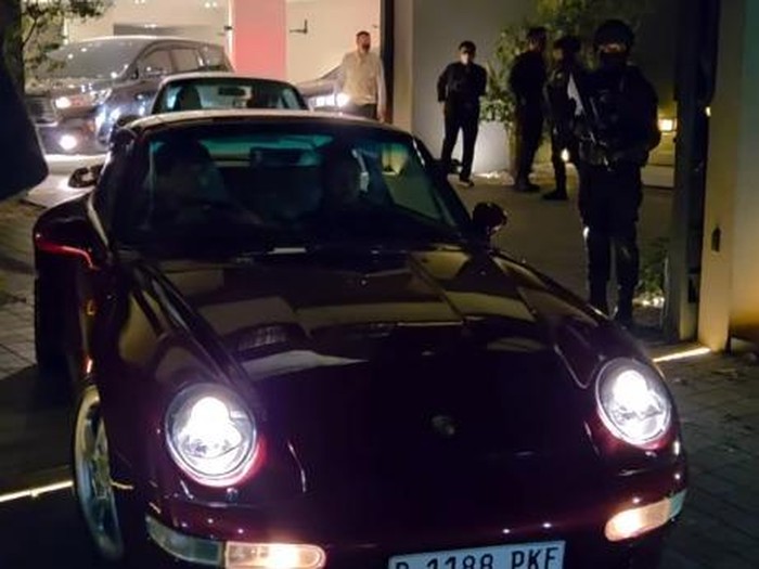 Mobil merek Porsche yang disita KPK dari rumah Silmy Karim (Taufiq/detikcom)