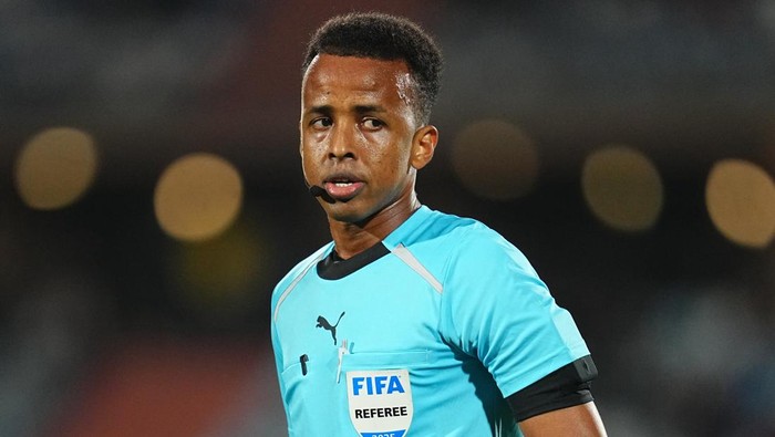 Wasit asal Somalia, Omar Artan, ditolak masuk ke AS dan batal memimpin pertandingan Piala Dunia (dok. NurPhoto via Getty Images/NurPhoto)