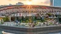 Mal yang dijuluki sebagai urban park mall ini menggabungkan taman kota dan pusat perbelanjaan dalam satu kawasan. Foto: Dok. Sun Hung Kai Properties