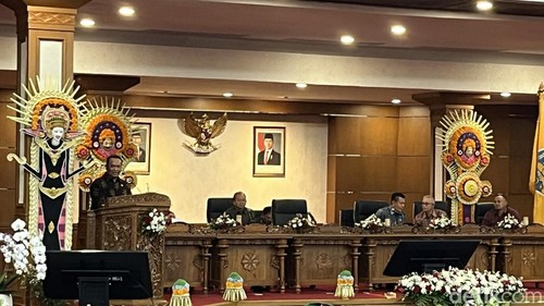 Rapat Paripurna DPRD Bali penyampaian hasil laporan hasil pemeriksaan keuangan oleh BPK RI, Senin (7/6/2026).