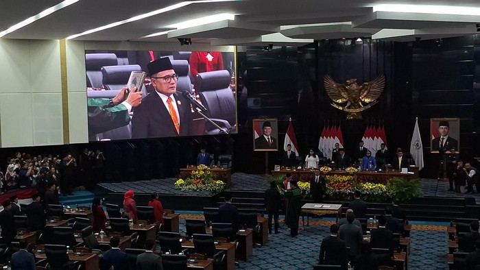 Pelantikan Suhud Alynudin sebagai Ketua DPRD DKI (Belia/detikcom)