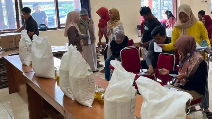 Penyaluran bantuan beras di Tulungagung