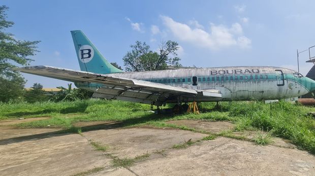 Pesawat usang nan terparkir di PT DI