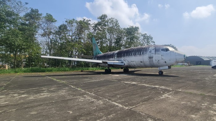 Pesawat usang yang terparkir di PT DI