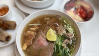 Pho 777: Gurih Ngaldu! Pho Gaya Vietnam Utara dengan Topping Brisket
