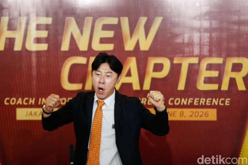 Perwakilan manajemen Persija Jakarta menghadiri acara perkenalan pelatih baru di Jakarta International Stadium (JIS), Jakarta, Senin (8/6/2026). Klub resmi mengumumkan penunjukan Shin Tae-yong sebagai pelatih kepala.