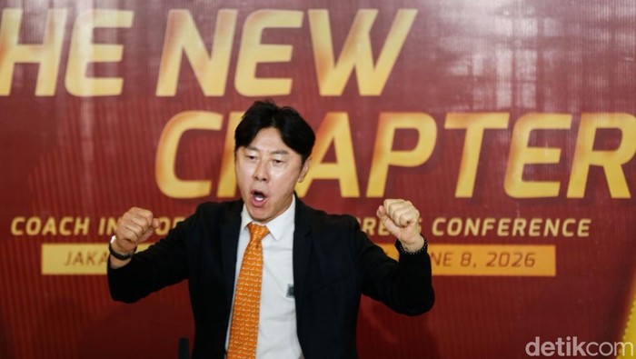 Perwakilan manajemen Persija Jakarta menghadiri acara perkenalan pelatih baru di Jakarta International Stadium (JIS), Jakarta, Senin (8/6/2026). Klub resmi mengumumkan penunjukan Shin Tae-yong sebagai pelatih kepala.