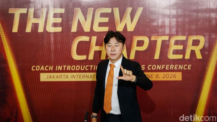 Potret Shin Tae-yong Resmi Jadi Pelatih Persija Jakarta