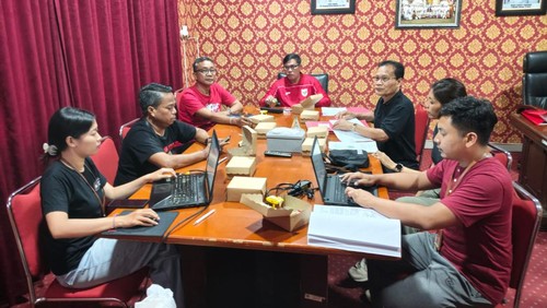 Proses seleksi administrasi kandidat seleksi Dirut dan Dewas Perumda Sanjayaning Singasana. (Istimewa)