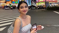 Ratu Sofya geram melihat netizen yang berkomentar aneh. Seorang warganet diperlihatkan di Instagram Stories-nya menulis soal Ratu Sofya dianggap aneh karena bilang orang tua sebagai mereka. (Foto: dok Instagram ratusfy_)