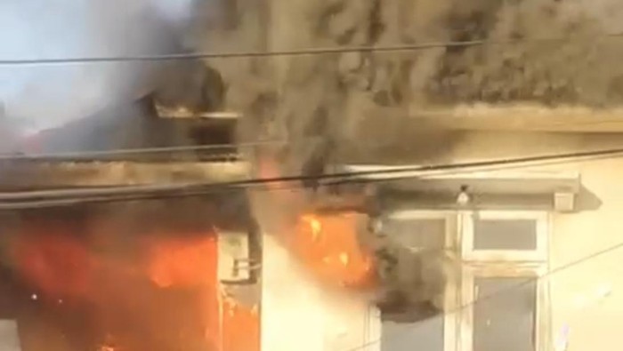 Penampakan rumah di Perum Bumi Citra Fajar (BCF) Regency, Kecamatan Kota Sidoarjo terbakar