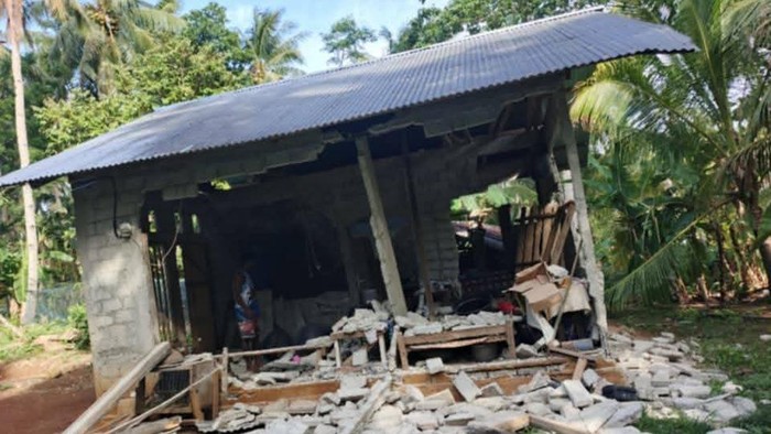 Rumah warga di Kabupaten Kepulauan Talaud, Sulawesi Utara, dilaporkan rusak berat akibat gempa M 7,7 yang mengguncang Mindanao, Filipina. Dokumen Istimewa