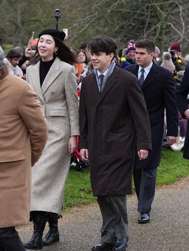 Nama Eleanor sempat ramai dibicarakan akhir tahun lalu setelah ikut menghadiri misa Natal keluarga kerajaan di Sandringham pada 2024. Kehadirannya kala itu memicu rumor pertunangan karena pasangan yang belum menikah biasanya jarang ikut dalam tradisi keluarga kerajaan tersebut. Foto: Getty Images