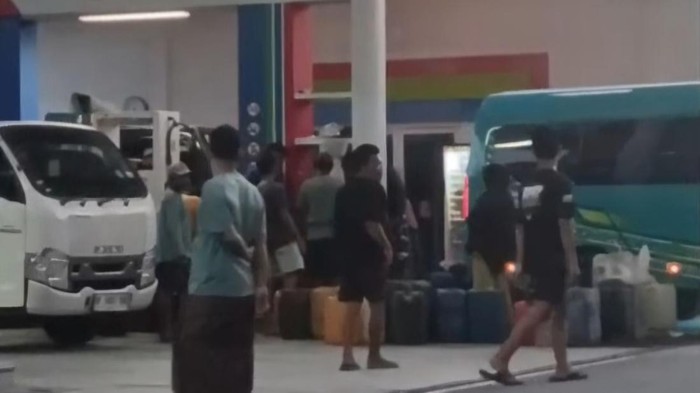 SPBU Sukosewu, Bojonegoro prioritaskan pembeli BBM membawa jeriken