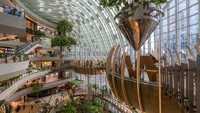 Selain air terjun, di mal ini juga terdapat sebuah taman yang luas. Taman indoor setinggi 42 meter itu membentang hingga 7 lantai mal. Foto: Dok. Better Future Awards