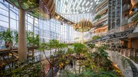 The Ring Shopping Center di Chongqing punya air terjun di dalam mal. Terletak di area Muguang Forest, air terjun ini punya ketinggian 20-24 meter. Foto: Dok. Better Future Awards
