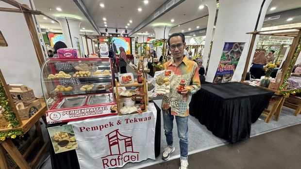 UMKM pempek di Jakbar yang kini punya 7 cabang.