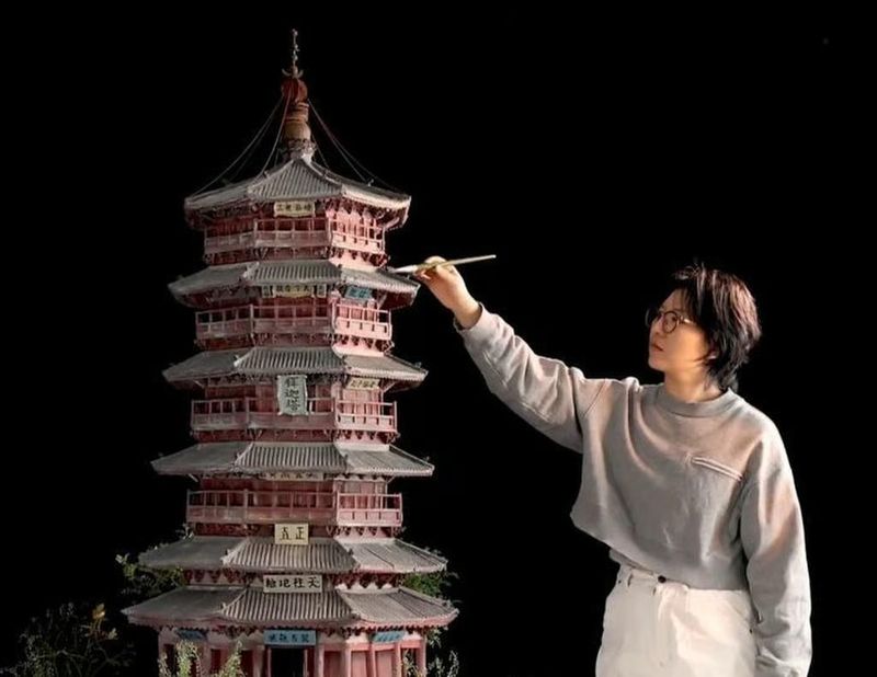 Wanita Ini Bikin Miniatur Lukisan Kuno dari 60 Kg Cokelat
