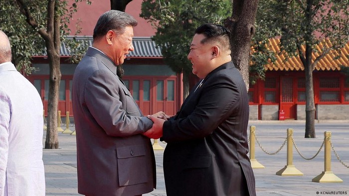 Xi Jinping Tiba di Korut, Pertemuan dengan Kim Jong Un jadi Sorotan