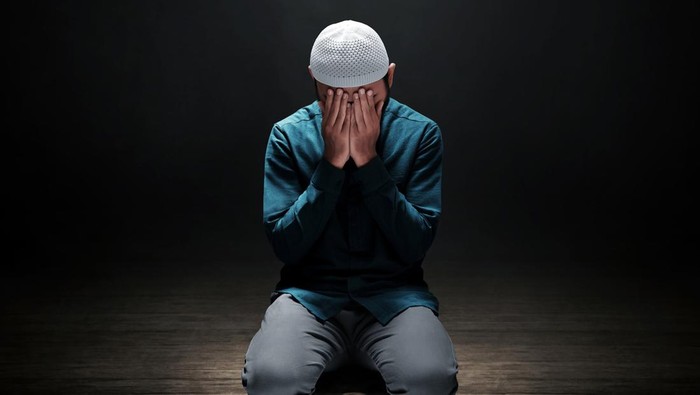 Muslim man praying in the mosque