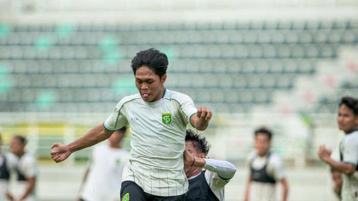 Ahmad Mujtaba Ilham Akbar akhirnya mencatatkan debutnya bersama Persebaya