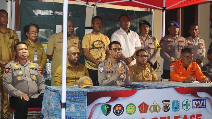 Operasi SAR ledakan bom PD II di Biak Numfor resmi ditutup setelah sembilan hari.