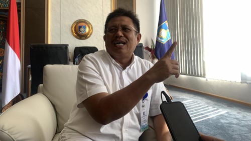 Bupati Lombok Barat, Lalu Ahmad Zaini (LAZ) saat ditemui di ruangannya, Selasa (9/6/2026). (M. Zahiruddin/detikBali)