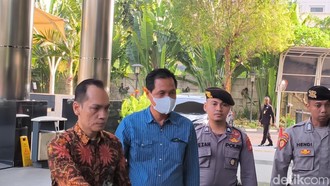 Terjaring OTT, Bupati Muara Enim Edison Tiba di Gedung KPK