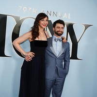Tony Awards 2026, yang merupakan penghargaan tertinggi bagin insan Broadway, berlangsung di New York City, Amerika Serikat, pada Minggu (7/6/2026). Di karpet merah, Daniel Radcliffe dan Erin Darke memanfaatkan momen tersebut untuk bersolek maksimal sambil memamerkan kemesraan. (Foto: REUTERS/Angelina Katsanis)