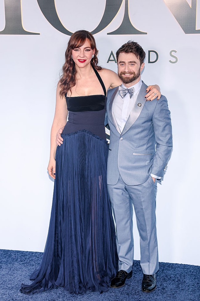 Gaya Daniel Radcliffe dan Pacar di Tony Awards 2026, Beda Tinggi Badan ...