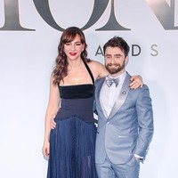 Gaya Daniel Radcliffe dan Pacar di Tony Awards 2026, Beda Tinggi Badan Disorot