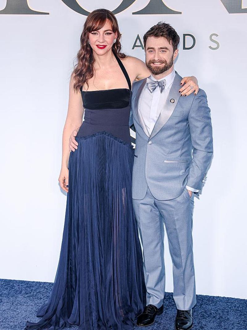 Gaya Daniel Radcliffe dan Pacar di Tony Awards 2026, Beda Tinggi Badan Disorot