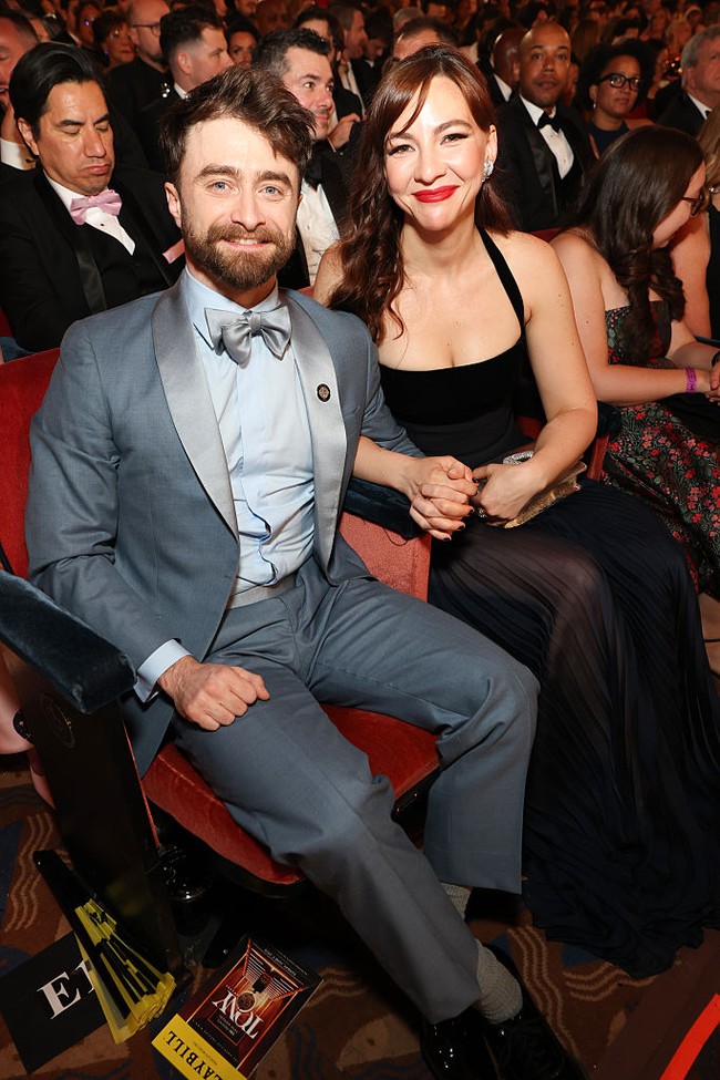 Gaya Daniel Radcliffe dan Pacar di Tony Awards 2026, Beda Tinggi Badan ...