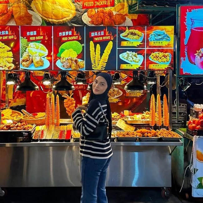 Dara Arafah Hobi Kulineran, Jajan Kentang di Pasar Malam hingga BBQ-an!