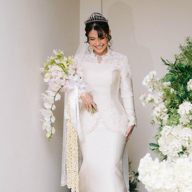 Foto: Elegan Gaun Pengantin Didiet Maulana di Royal Wedding Malaysia