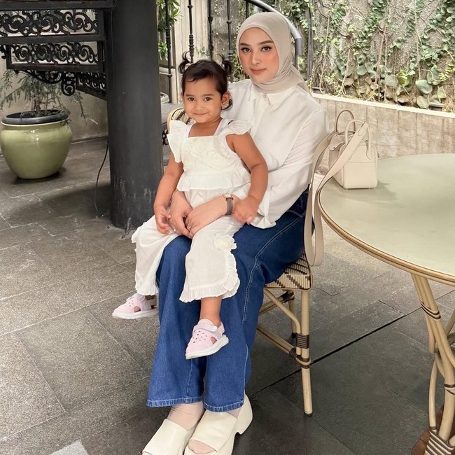 Dinan Fajrina Akhirnya Tunjukkan Foto Utuh Anak