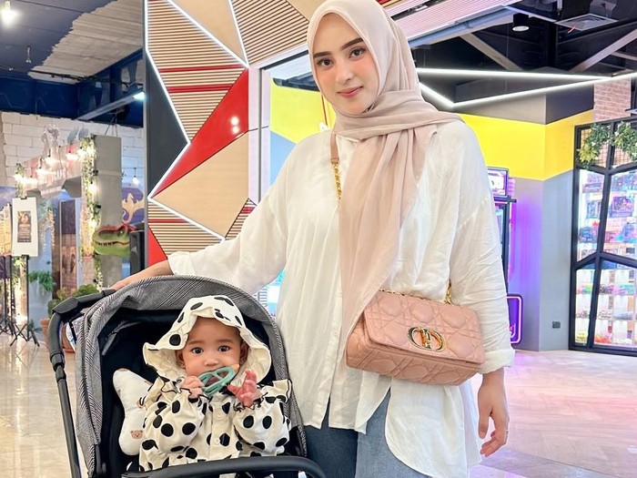 Dinan Fajrina Akhirnya Tunjukkan Foto Utuh Anak
