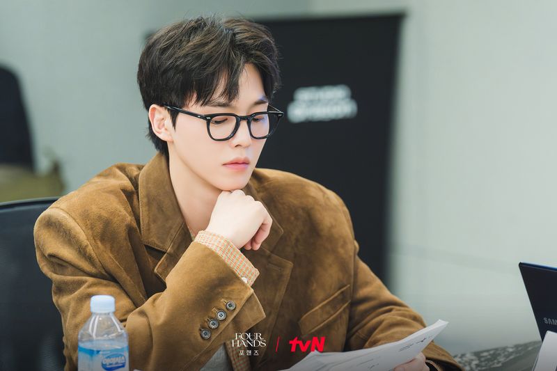 Song Kang, Jang Gyu Ri, dan Lee Jun Young melakukan pembacaan naskah drama Korea Four Hands.