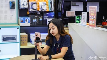 Kenaikan tersebut menjadi salah satu dampak langsung dari pelemahan rupiah yang membuat biaya impor semakin mahal.